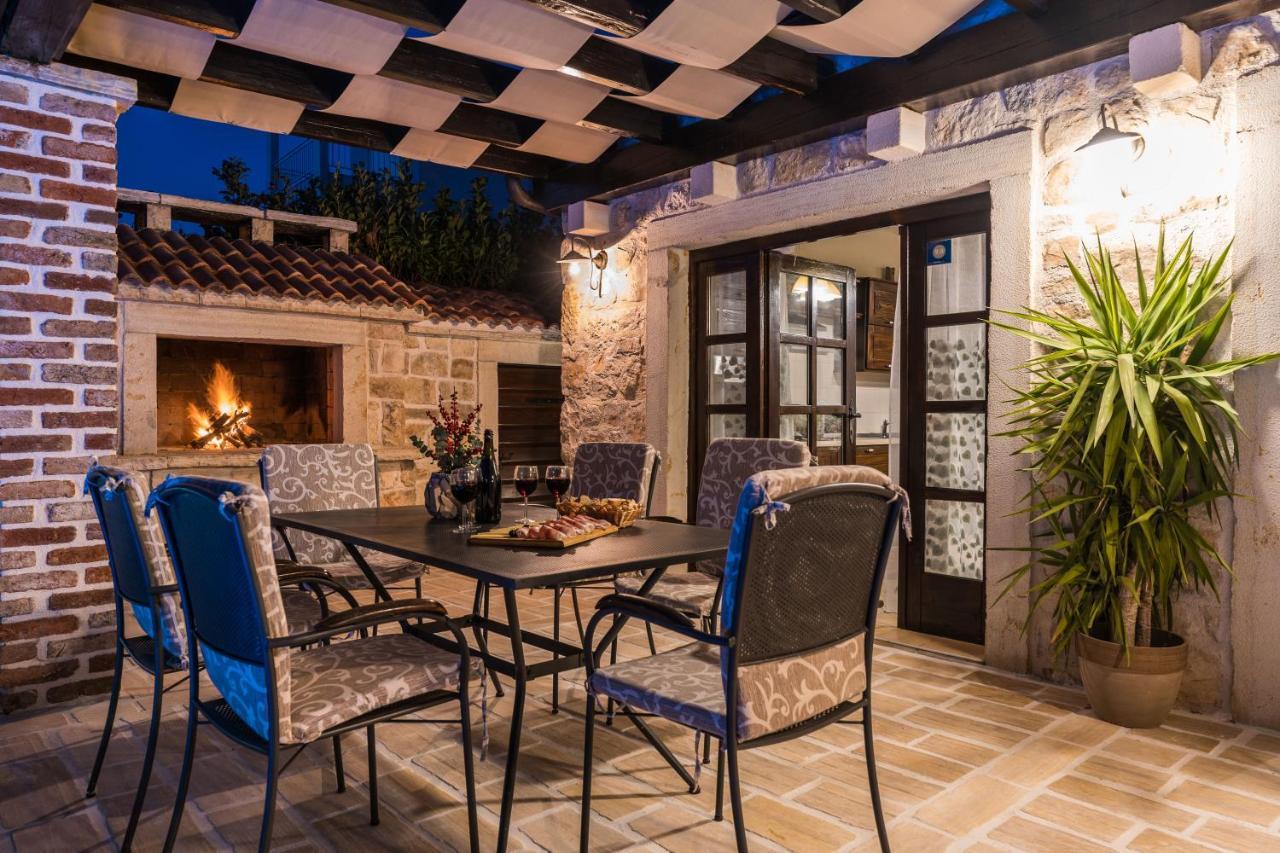 Holiday Home Sandra Sukosan Exterior photo